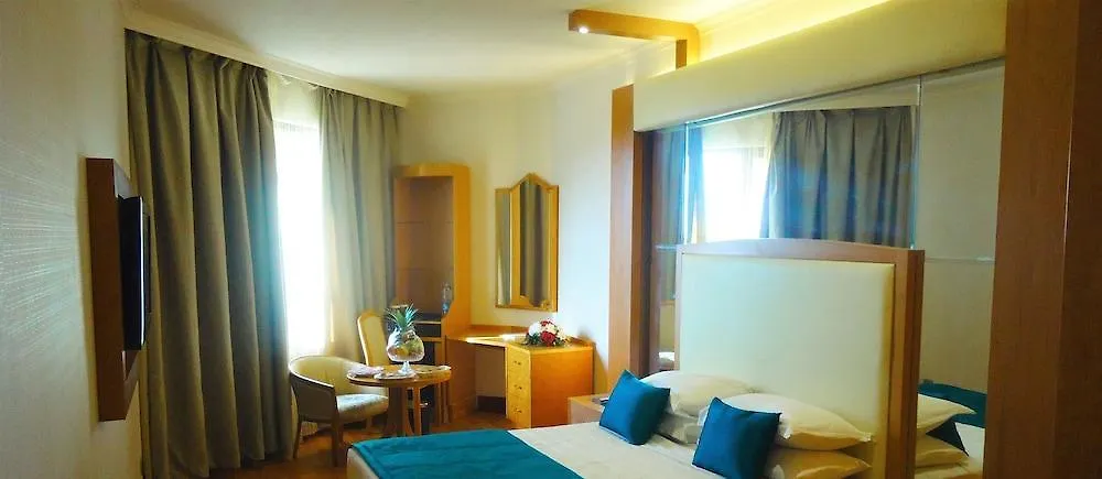Jeddah Grand Hotel 4*,