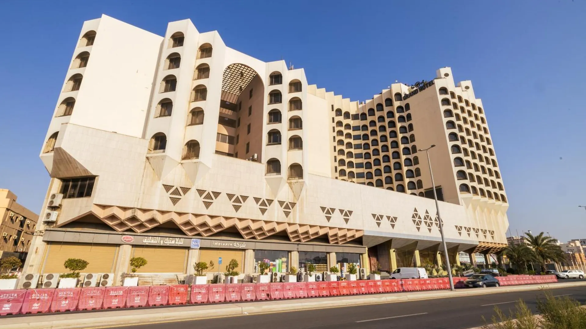 Jeddah Grand Hotel location