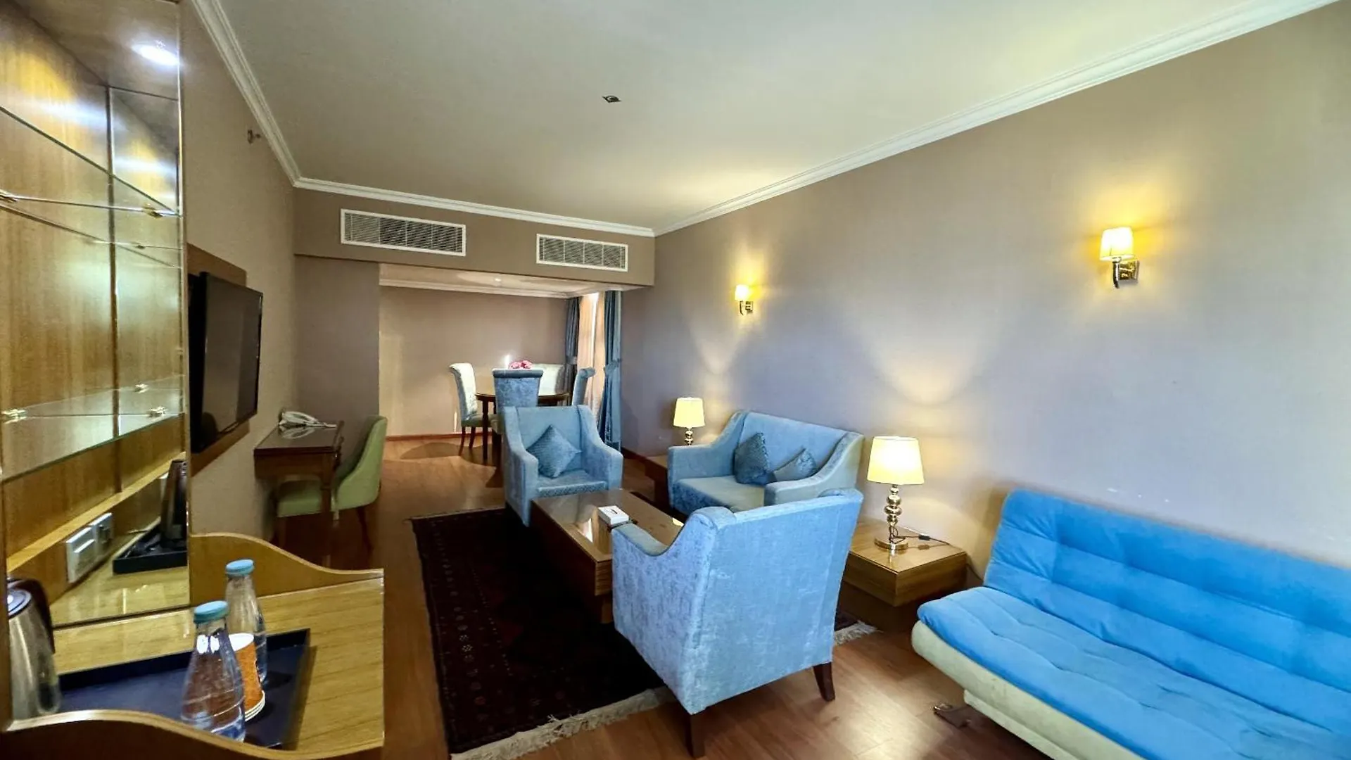 Jeddah Grand Hotel 4*,